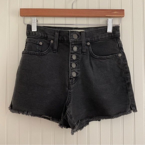 Madewell High-Rise Boy Shorts in Faded Black Button-Through Edition - Picture 4 of 8